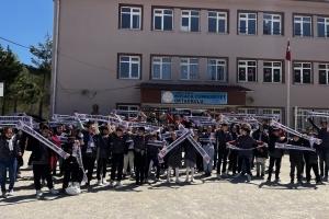 Asarcık Koşaca Cumhuriyet Ortaokulu'nu Maça Getirdik.