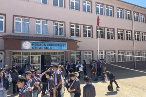 Asarcık Koşaca Cumhuriyet Ortaokulu'nu Maça Getirdik.