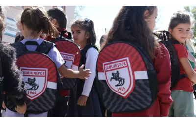 1965 Samsunspor Derneği, ilkokul öğrencilerine çanta hediye etti