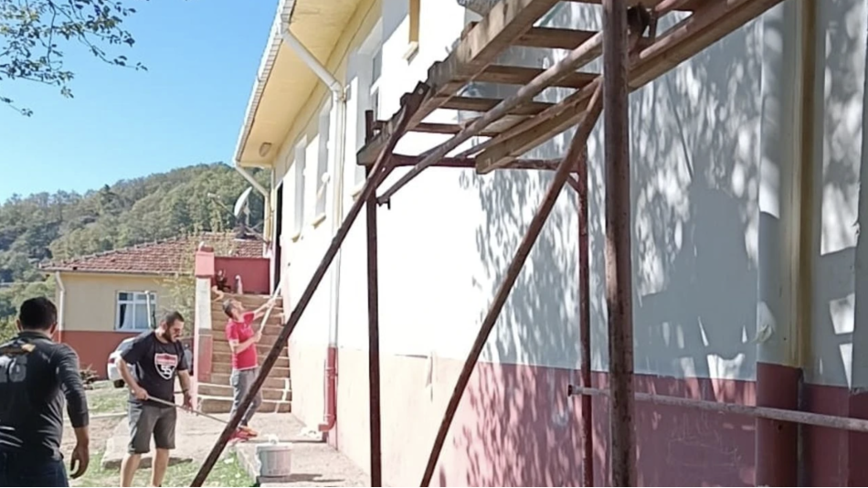 1965 Samsunspor Derneği’nden köy okullarına destek