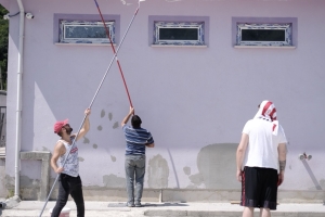 1965 Samsunspor Derneği Vezirköprü Sarıdibek Ortaokulu’nu Kırmızı Beyaza Boyadı