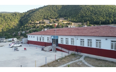 1965 Samsunspor Derneği Vezirköprü Sarıdibek Ortaokulu’nu Kırmızı Beyaza Boyadı